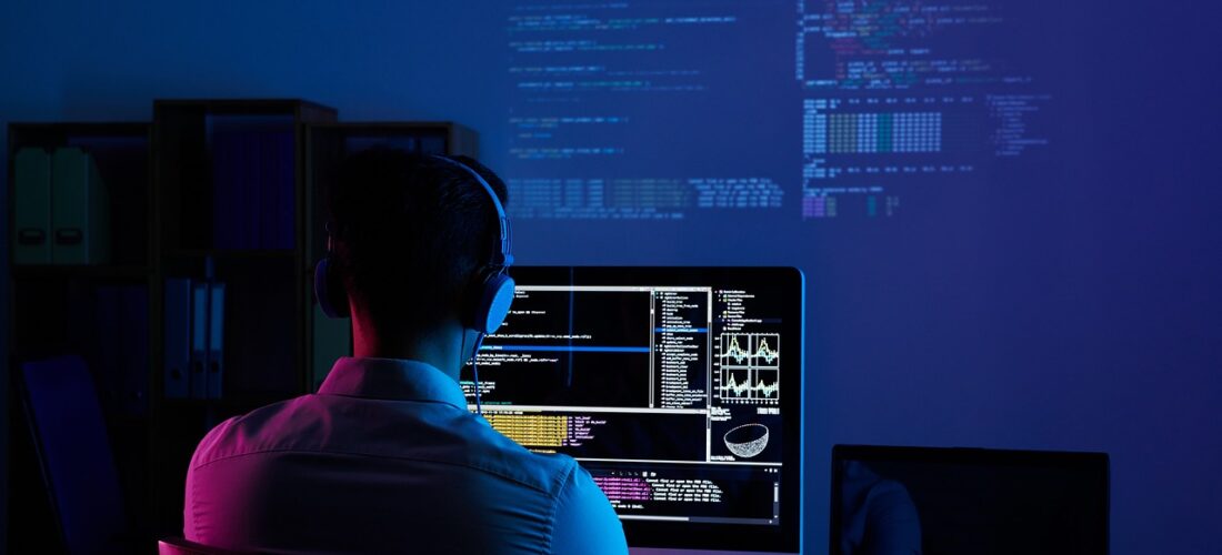 un développeur web dans el noir