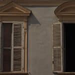 de vieux volets abimés