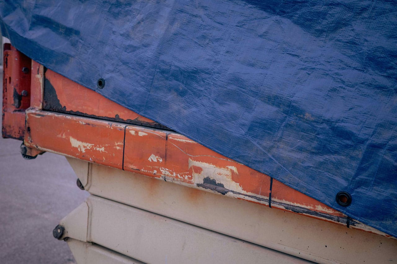 un-bache-sur-un-container