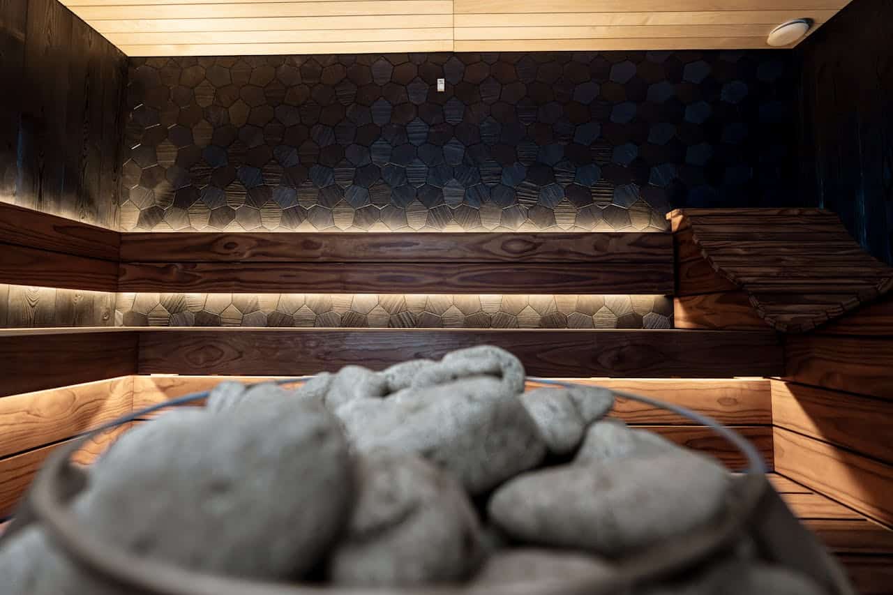 des pierres dans un sauna