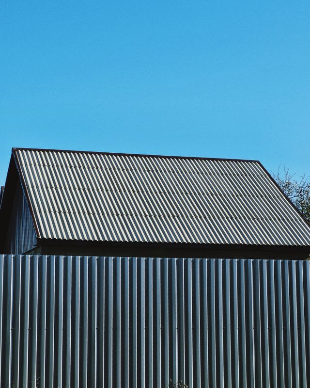 une cloture en métal