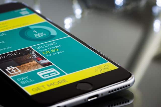 un mobile avec un suivi de conso dessus