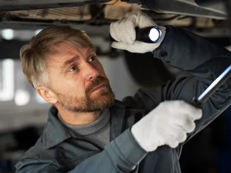 Comment choisir un traceur uv pour détecter une fuite de climatisation automobile ?