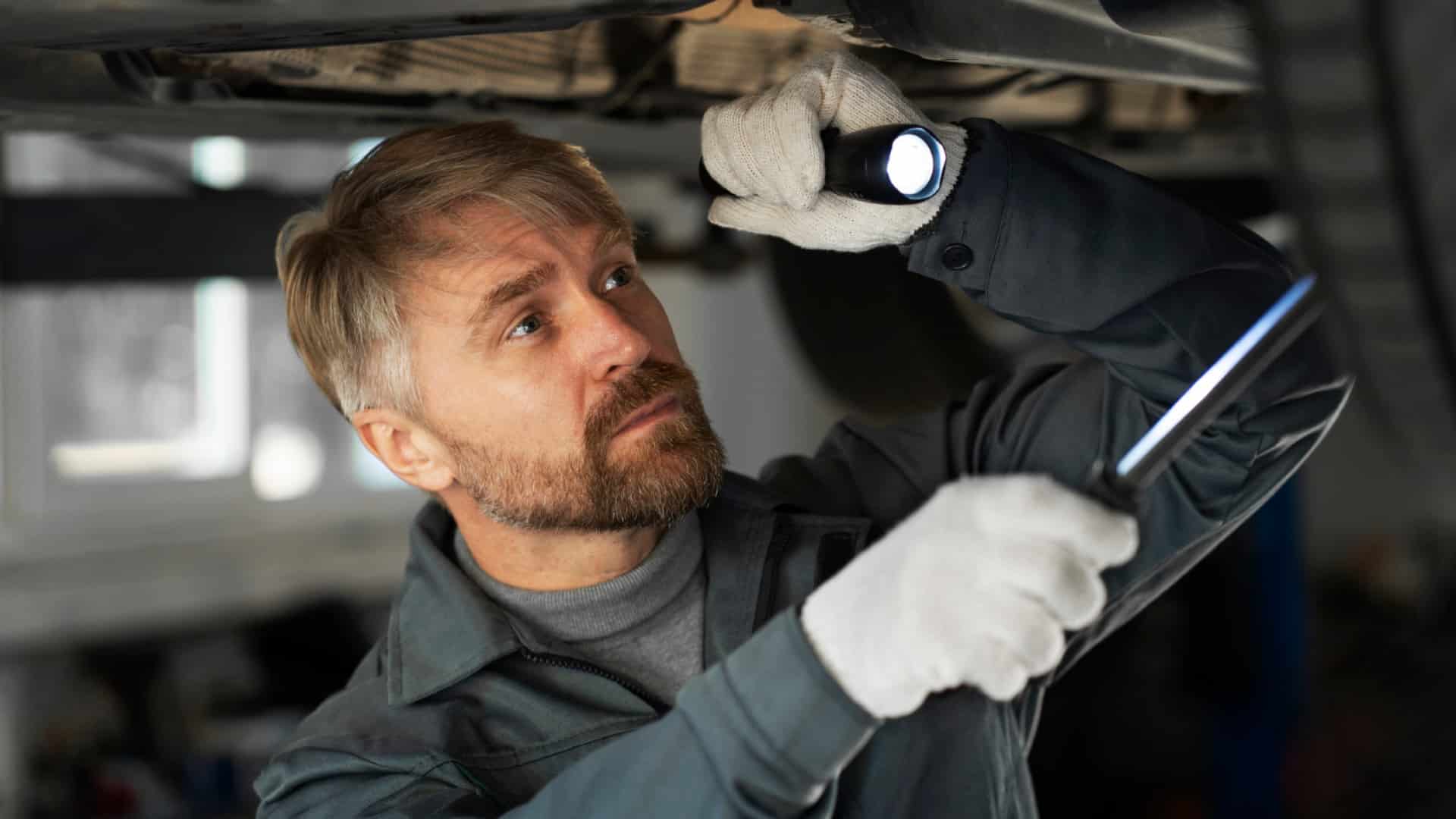Comment choisir un traceur uv pour détecter une fuite de climatisation automobile ?
